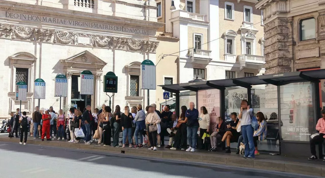 Sciopero a Roma, città paralizzata. «Fasce di garanzia ignorate»