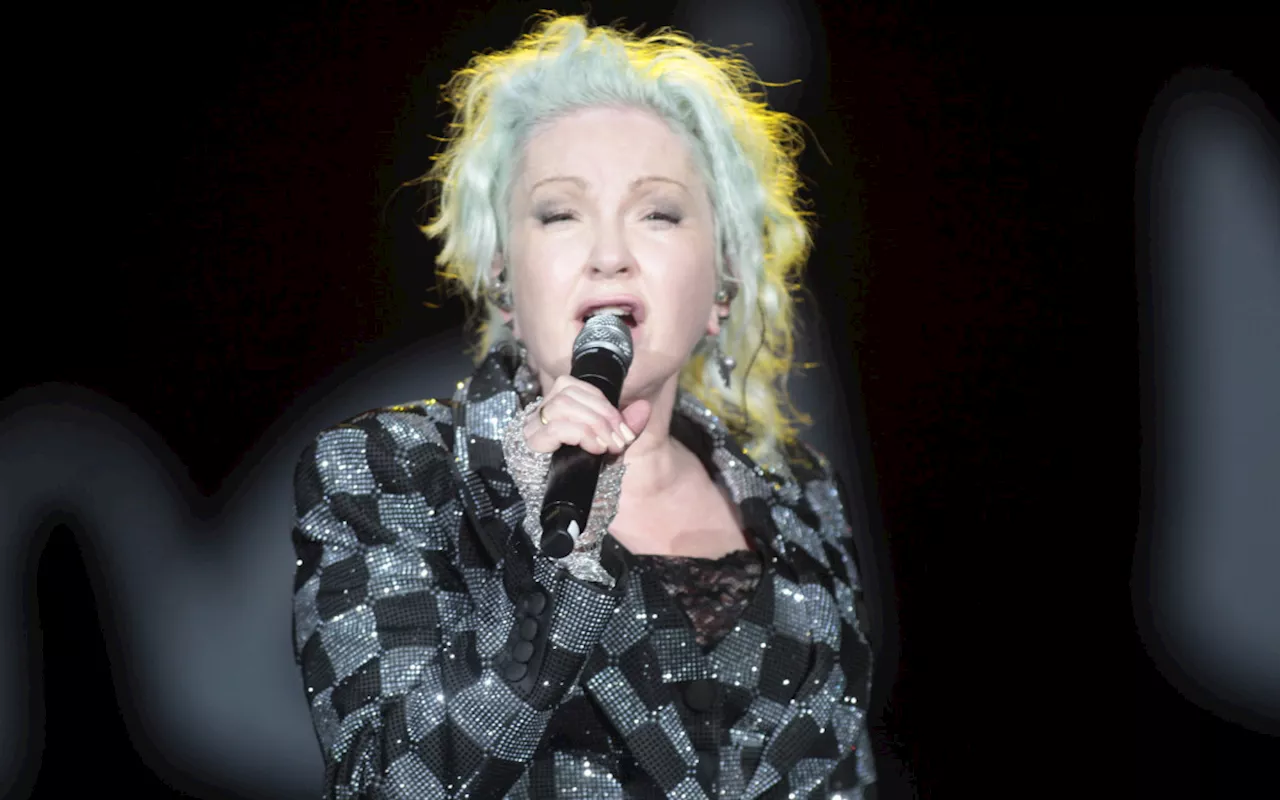 Cyndi Lauper afirma que ausência de Madonna na música 'We Are the World' foi 'um erro'