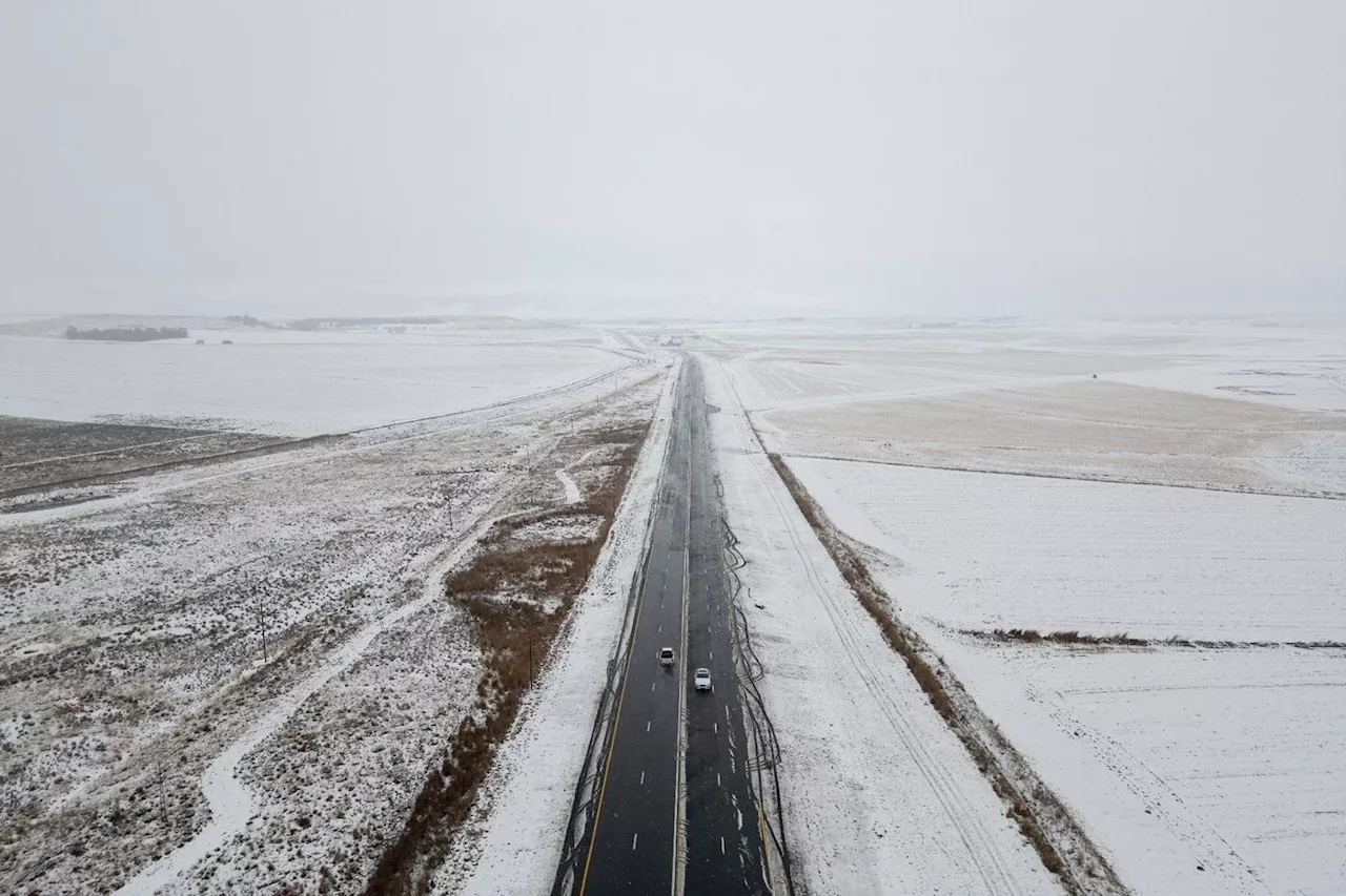 De fortes et rares chutes de neige bloquent les routes en Afrique du Sud