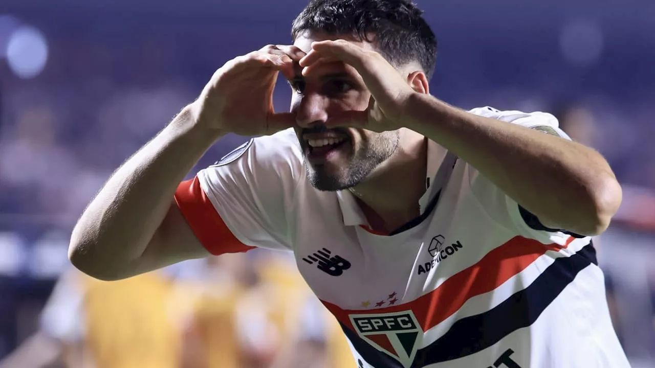 Ídolo do São Paulo vai atingir 450 jogos profissionais; veja mais números