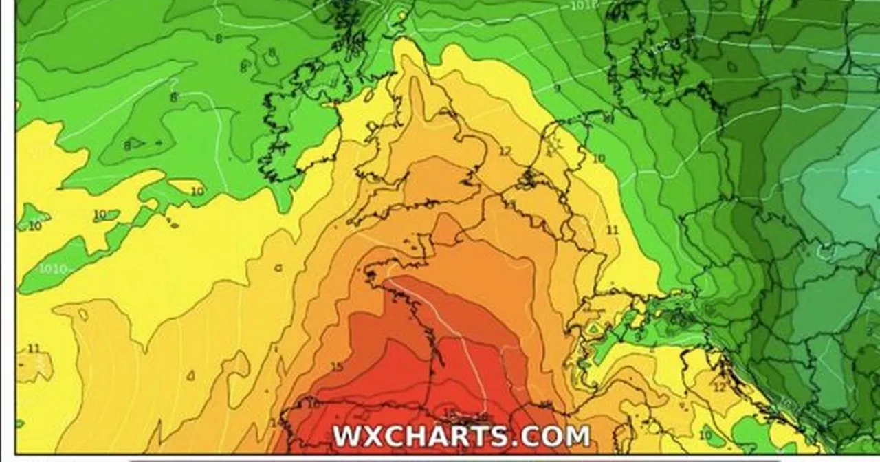 UK weather as expert says when last mini heatwave will be before Arctic blast