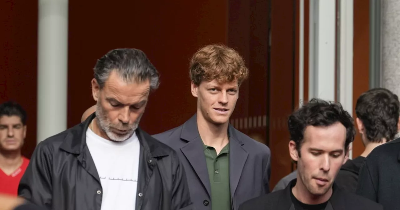 Jannik Sinner da Gucci, i soldi e &#034;la marionetta&#034;: l&#039;ultima polemica