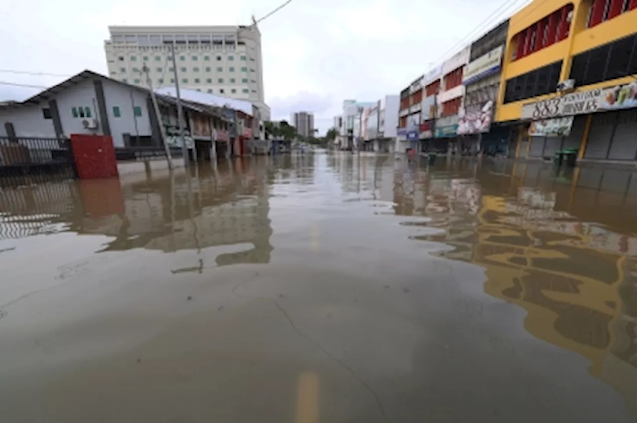 Zahid says PM Anwar to personally check on Kedah flood situation today, despite it being a Perikatan state