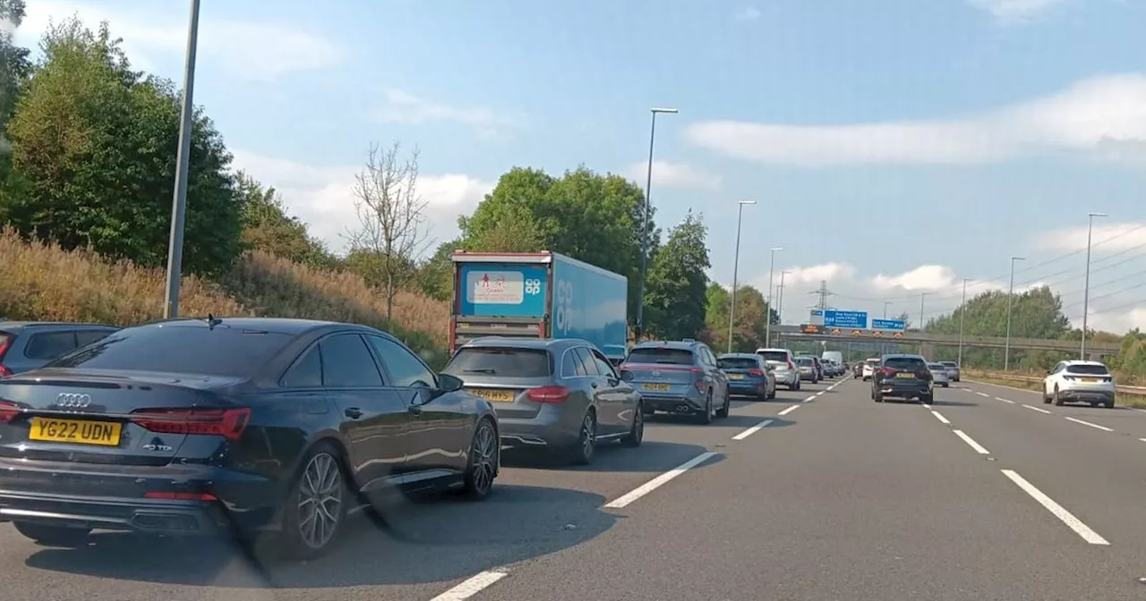 M62 closure LIVE as heavy traffic builds amid huge railway bridge project