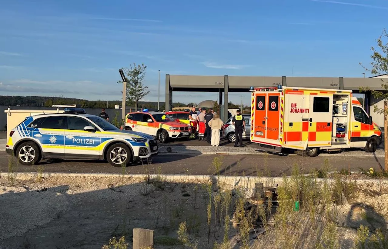 Zwischenfall beim neuen Waschpark in Schwandorf: Feuerwehr und Rettungsdienst vor Ort