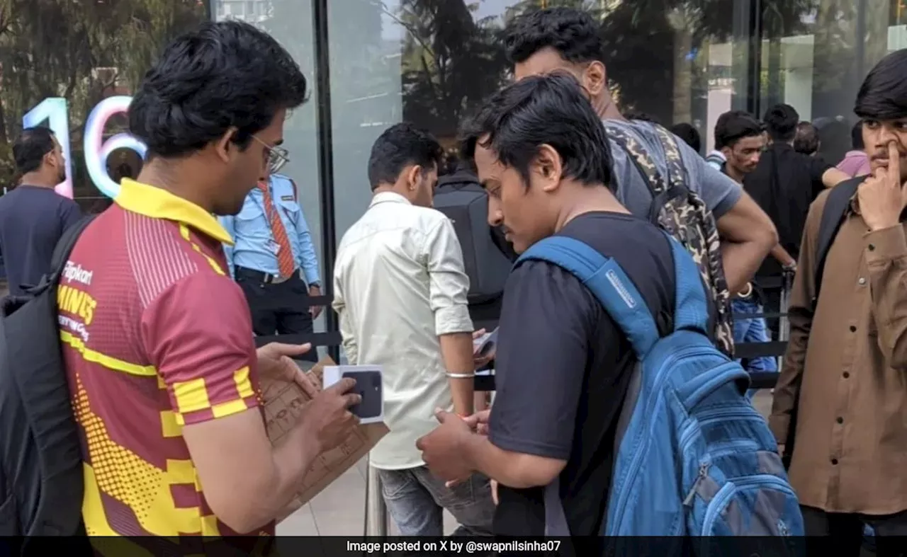 लोग लंबी कतारों में लगे रहे और एक शख्स को iPhone 16 ऑनलाइन आर्डर से चंद मिनटों में मिल गया!