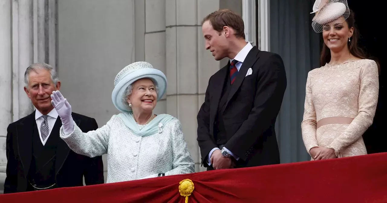 Prince William's hidden heartbreaking tribute to late Queen in family photo