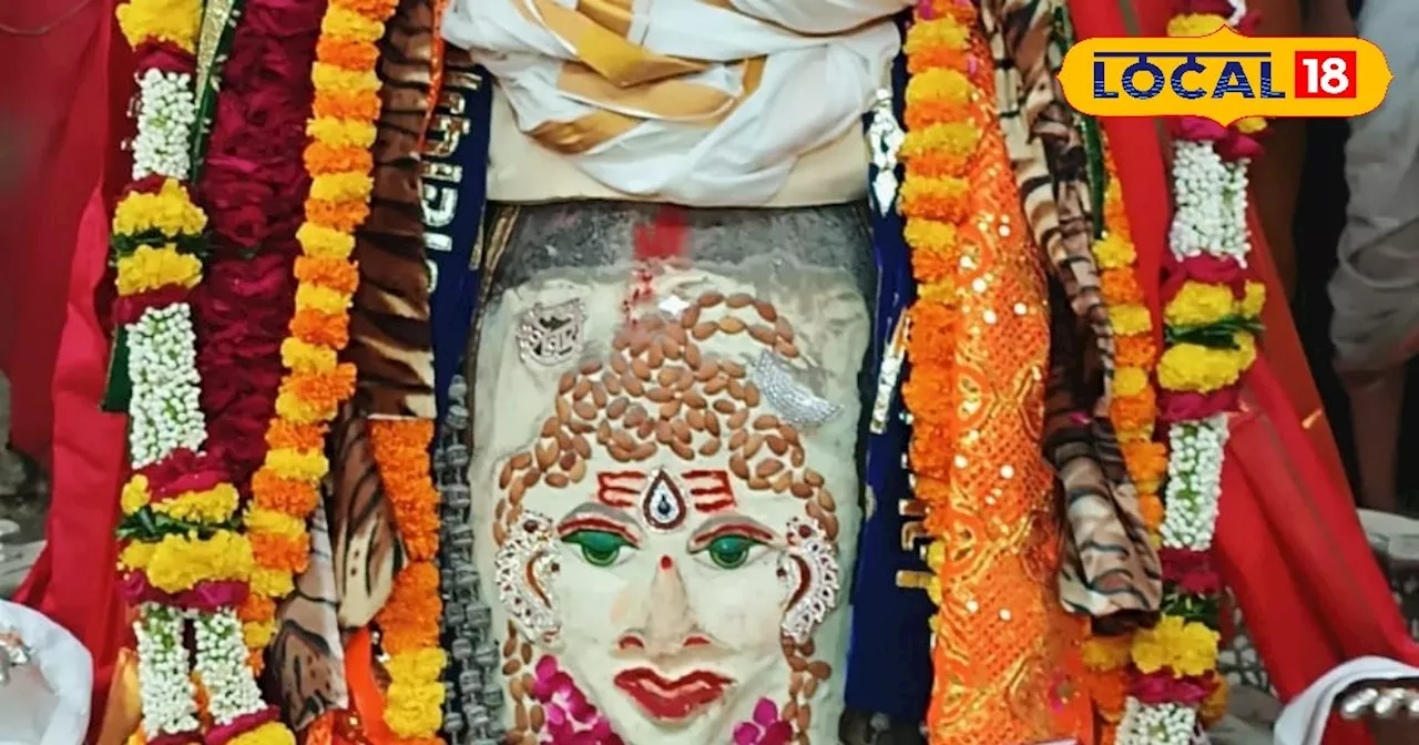 श्री महाकालेश्वर मंदिर में शनिवार को भगवान महाकाल को राजा स्वरूप में श्रृंगार