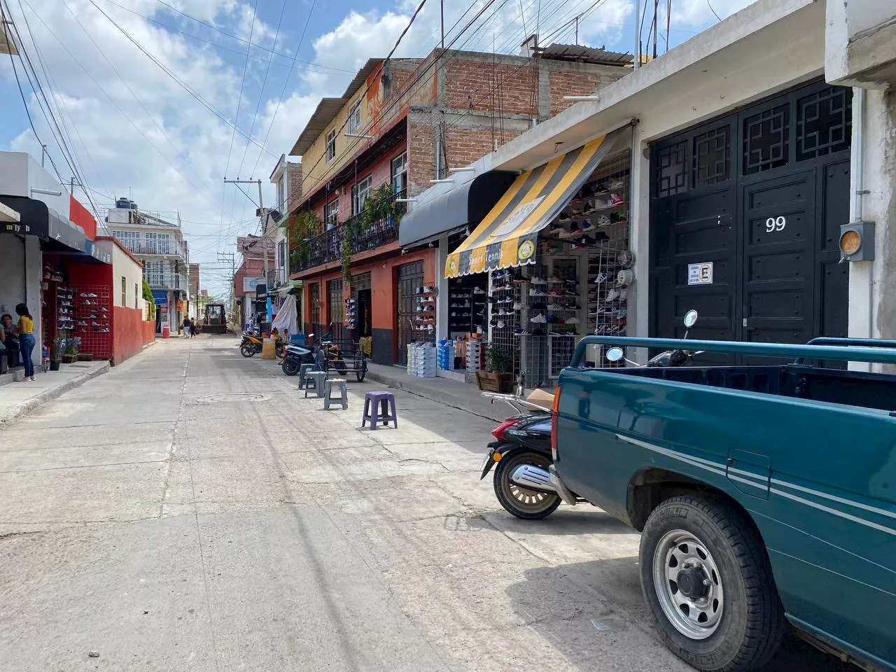 En Silao locatarios del centro apartan lugares dificultando el flujo vial