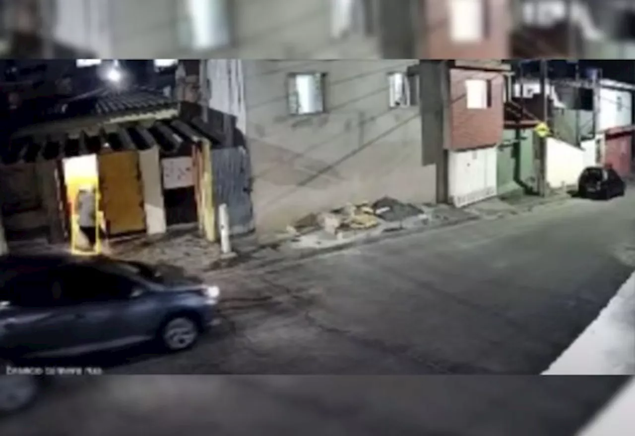 Homem baleado com criança em Guarulhos morre; Polícia procura envolvidos