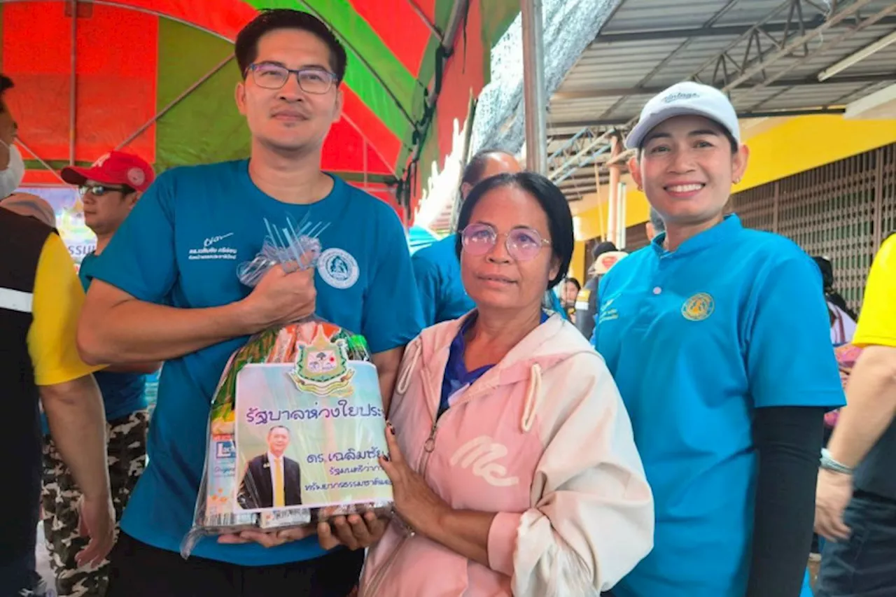 'พี่เต้'นำทีม ปชป.อีสาน ลุยซับน้ำตาชาว'หนองคาย-บึงกาฬ'มอบถุงยังชีพ