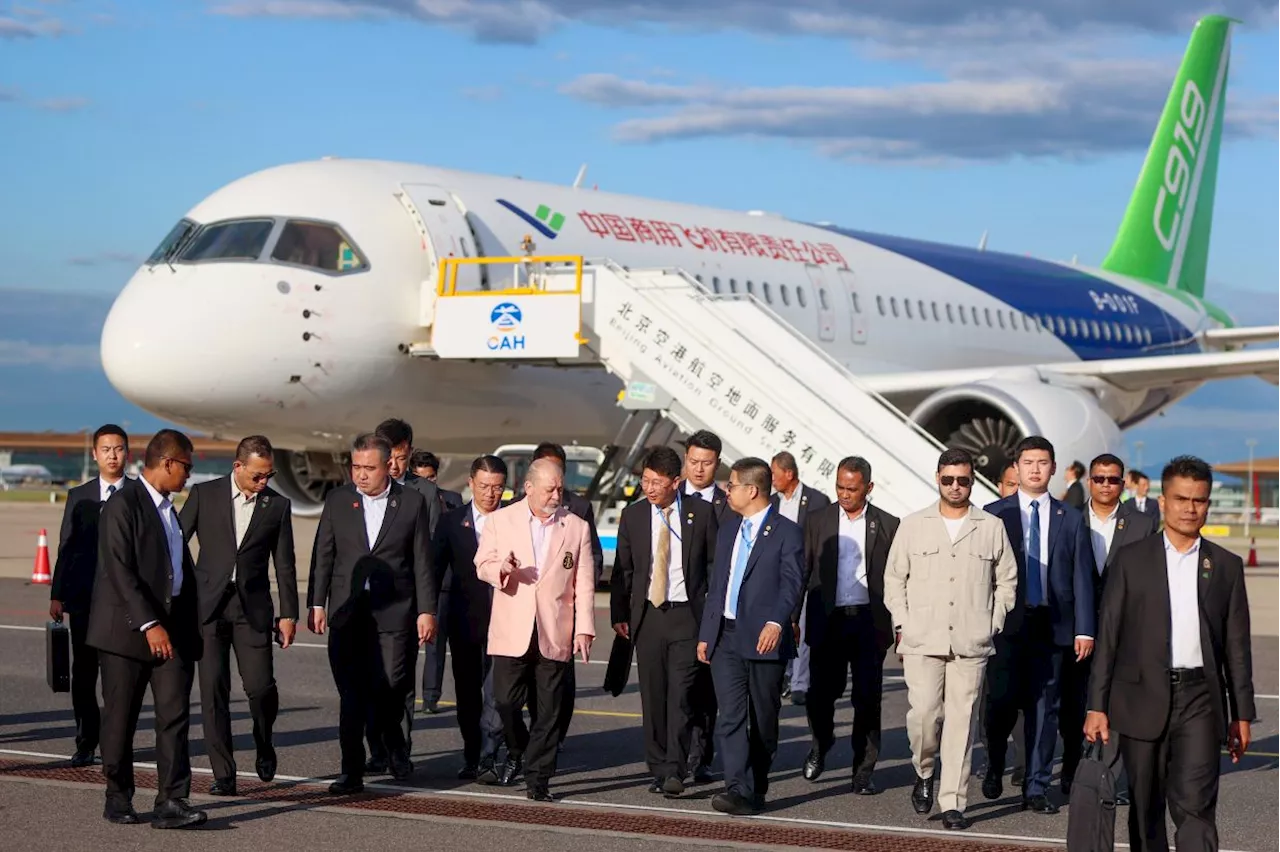 King visits Comac Beijing Aircraft Technology Research Institute