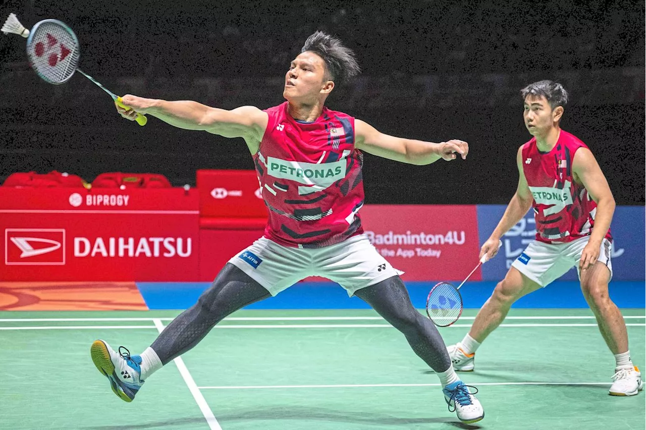 Sze Fei-Izzuddin survive early scare in first tourney as pros at HK Open