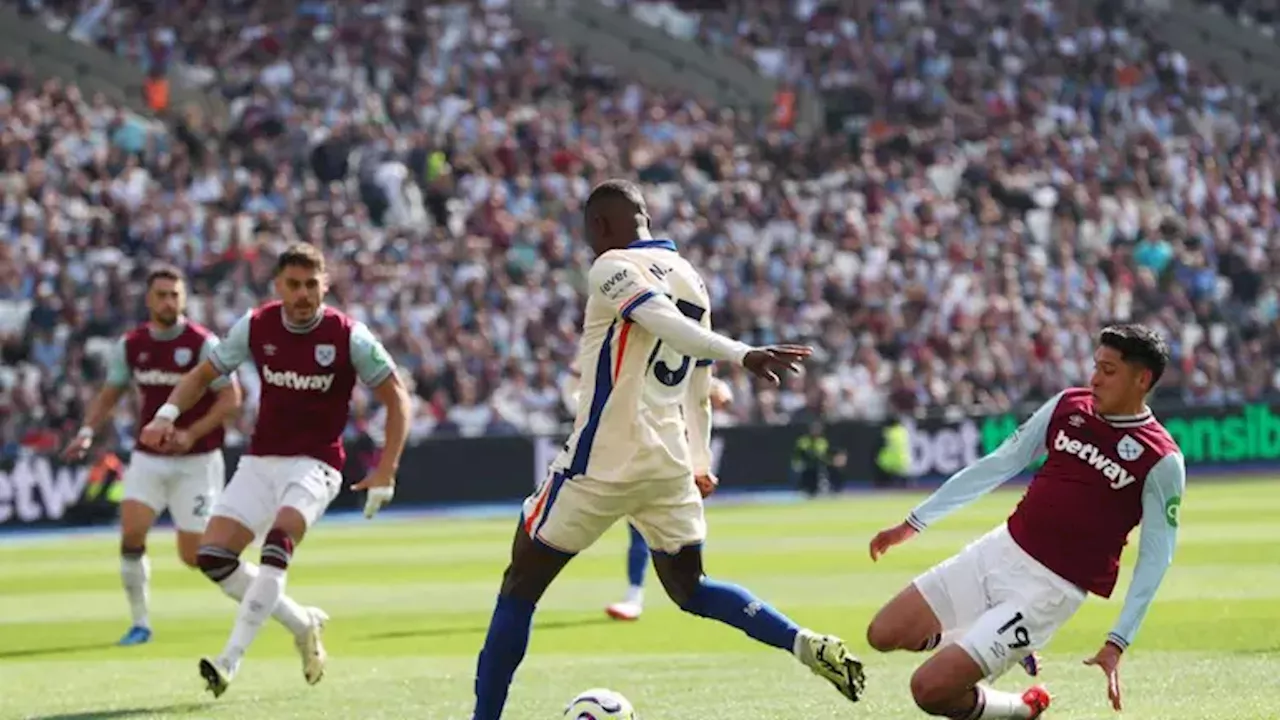 Edson Álvarez y Guido Rodríguez, señalados en derrota del West Ham