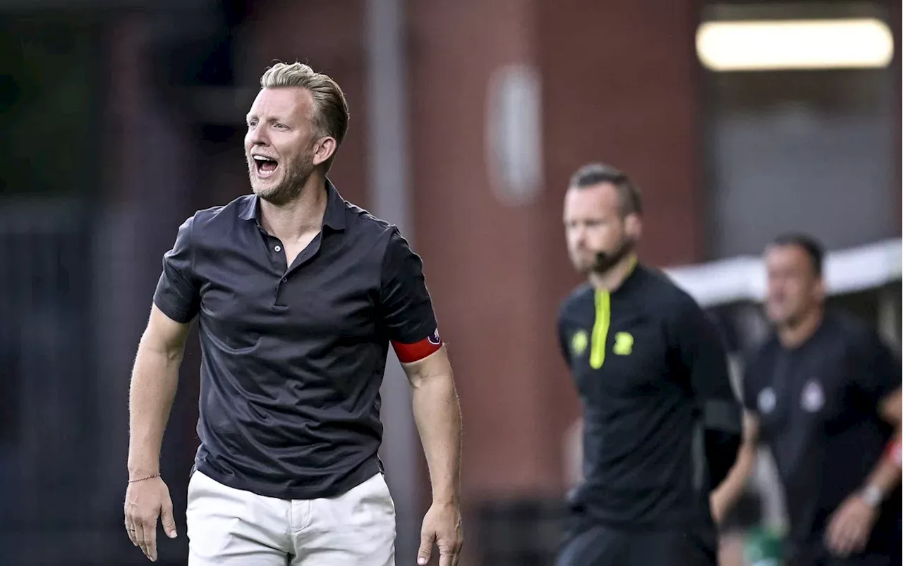 Boze Beerschot-fans dringen mixed zone binnen, Kuyt gaat gesprek aan