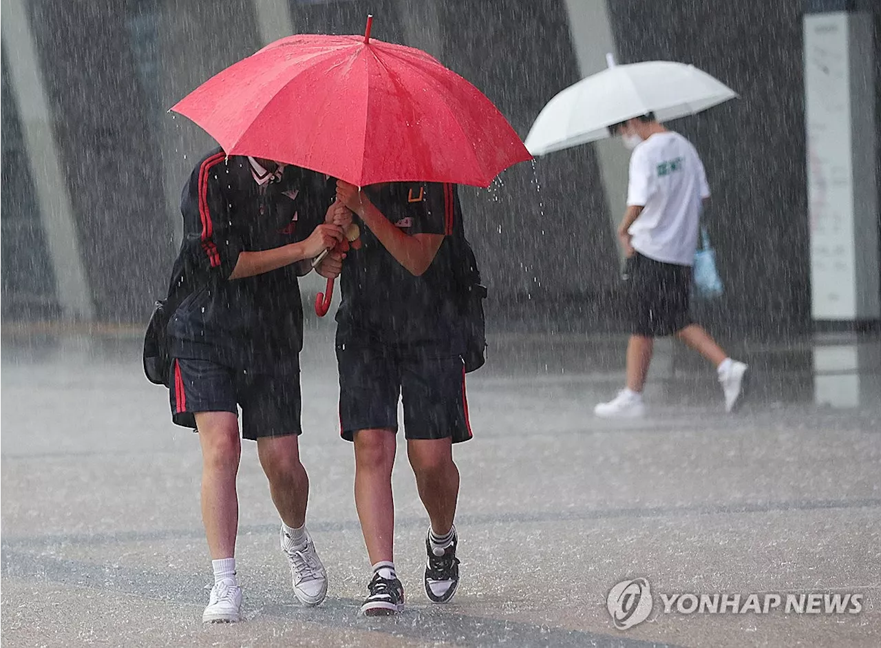 전국 곳곳 '극한호우'…예상보다 근접한 열대저압부가 원인