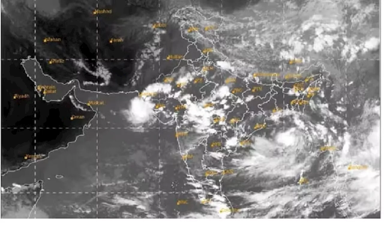 AP Heavy Rains: బంగాళాఖాతంలో అల్పపీడనం, రానున్న 4-5 రోజులు ఏపీలో భారీ వర్షాలు