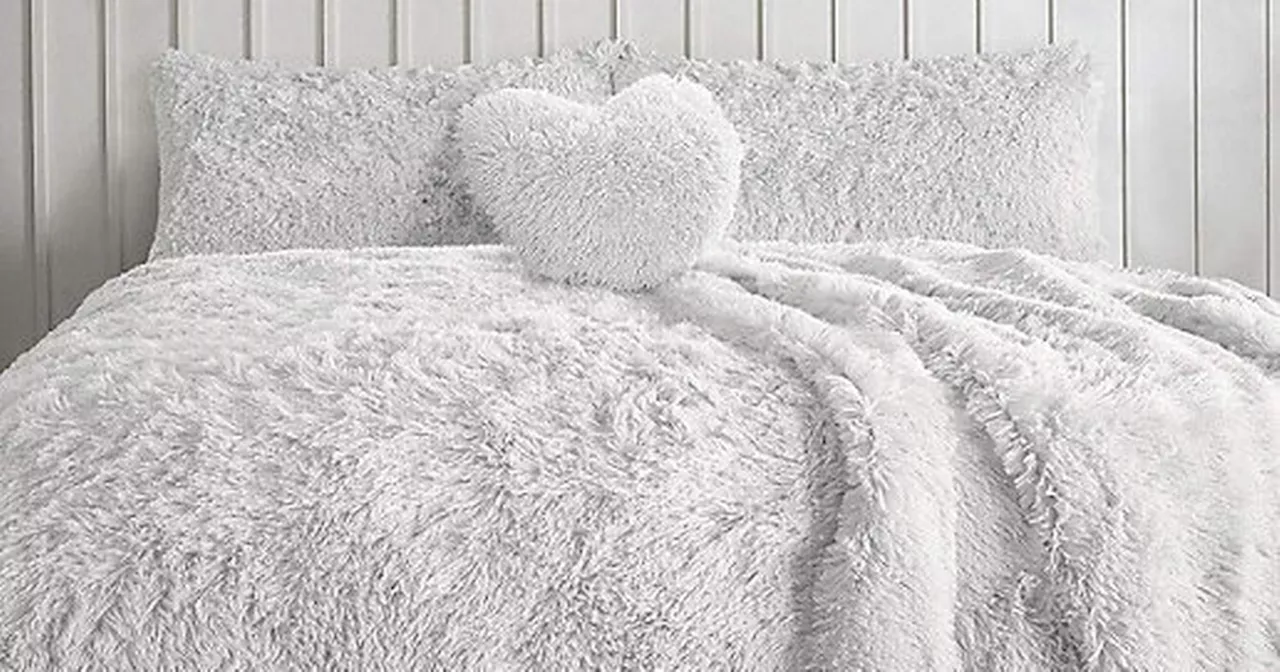 Stay Warm This Winter with B&Q’s Teddy Bear Fleece Blanket for Under £6!