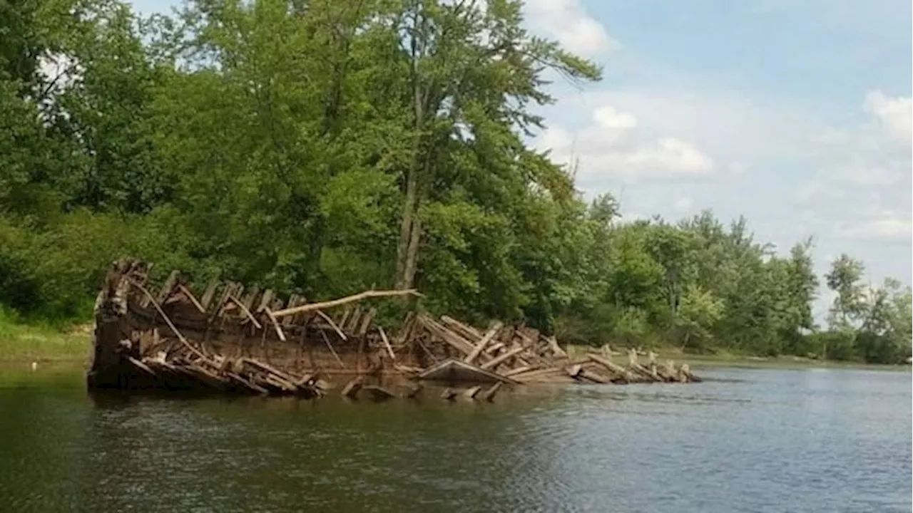 Sailboat getting removed from Lac Leamy decades after wreck