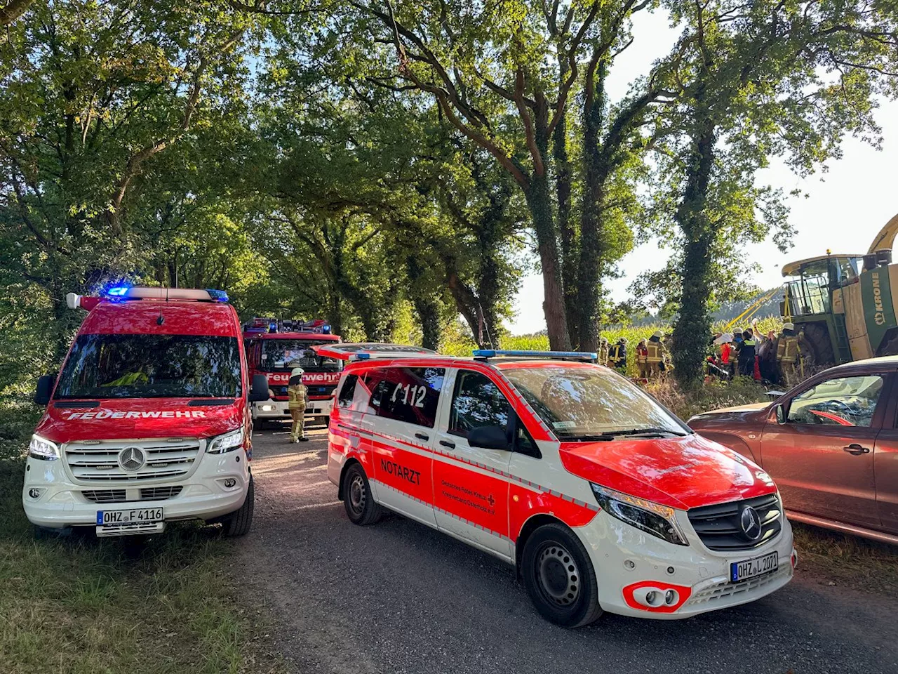 Person von Maishäcksler eingeklemmt - Feuerwehr befreit Verletzten