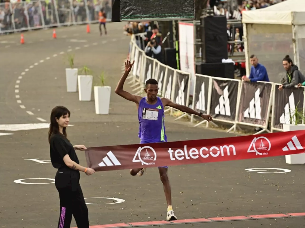 Yegon gana el Maratón de Buenos Aires en una intensa disputa africana