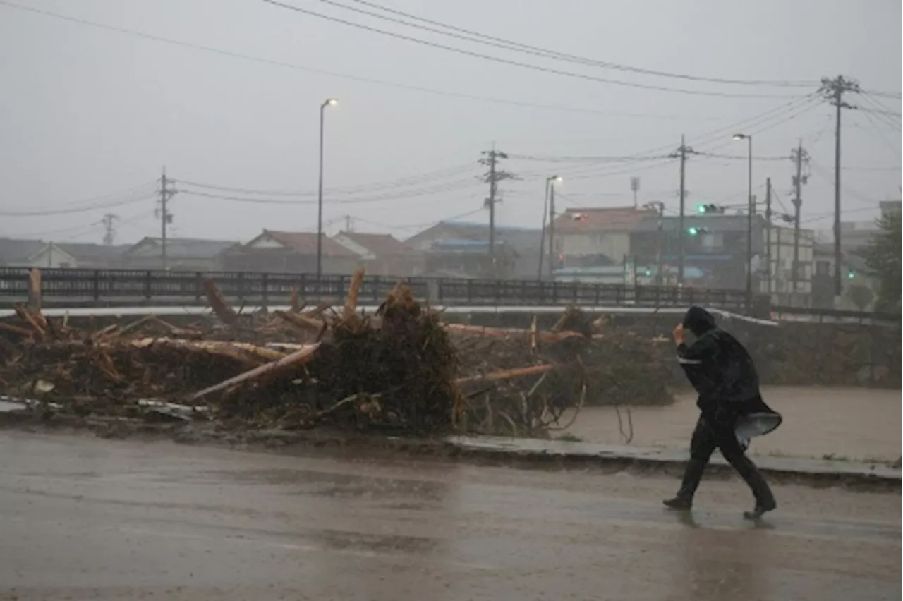 Un mort et six disparus au Japon, touché par des inondations et des glissements de terrain