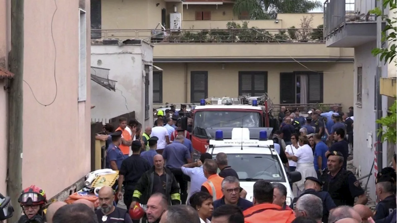 Building collapse in Naples leaves 2 siblings dead and mother and another woman trapped