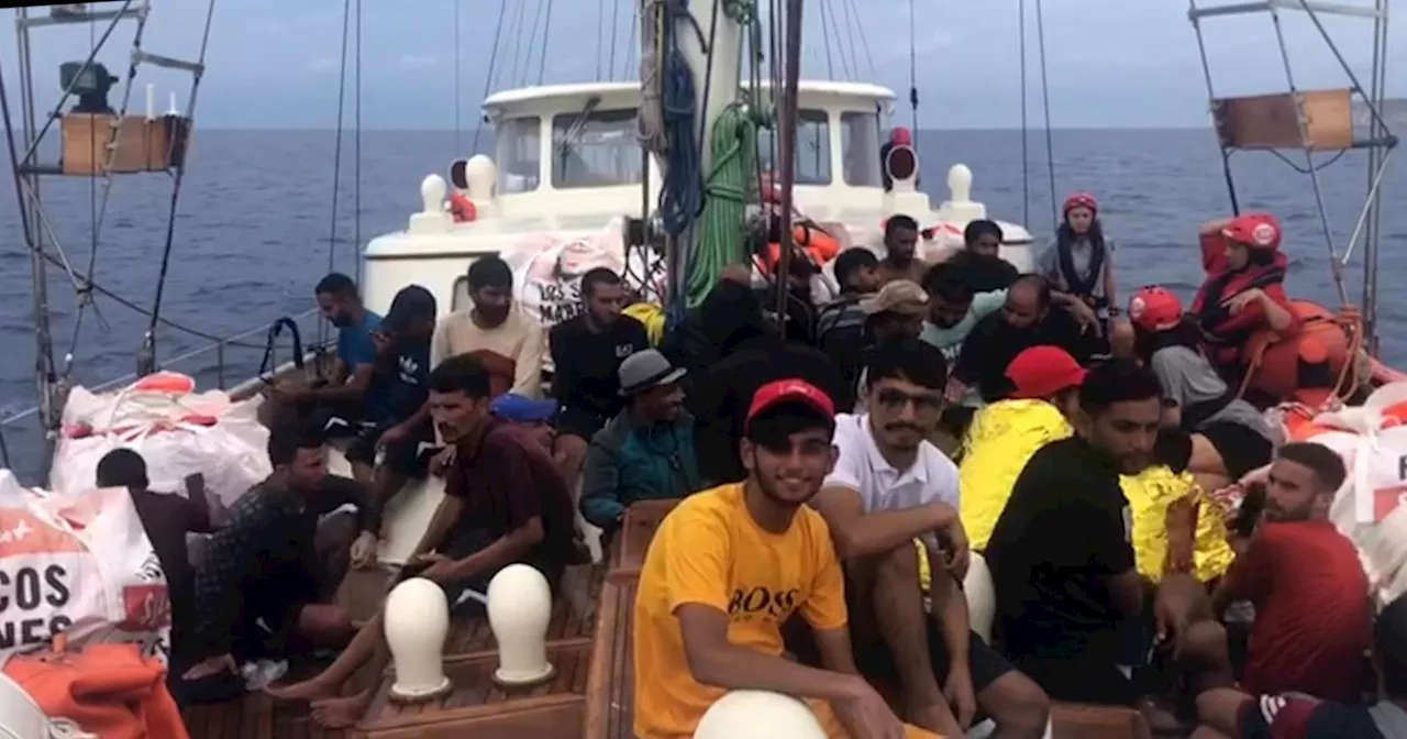 Situazione critica nel Mediterraneo, l’Ong Open Arms: “Soccorse 260 persone in poche ore, molti…