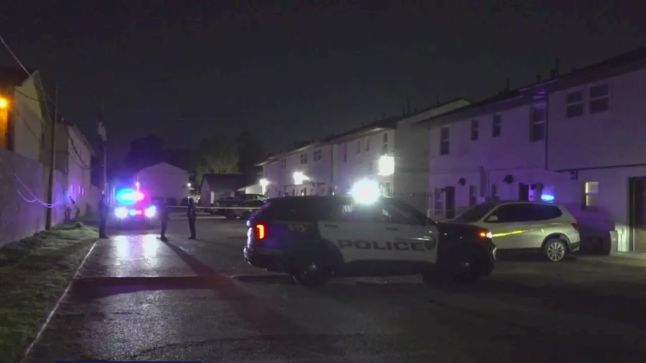 Houston double shooting: Masked man found dead, another man critically injured