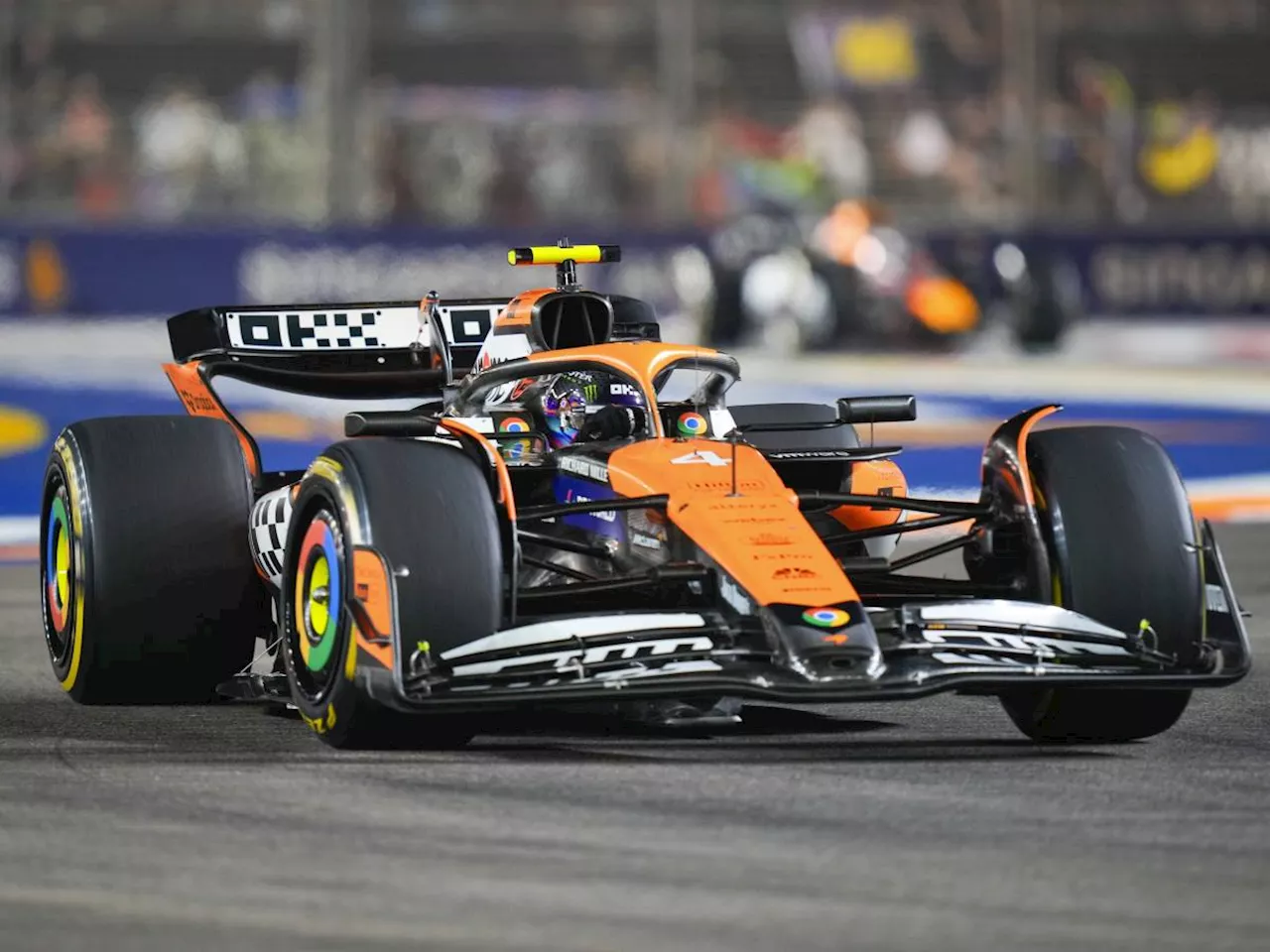 F1, Norris stravince a Singapore, Ferrari così così: Leclerc quinto, Sainz settimo