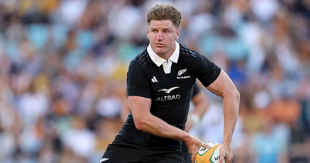 Worrying sight for Leinster fans as Jordie Barrett limps off for New Zealand