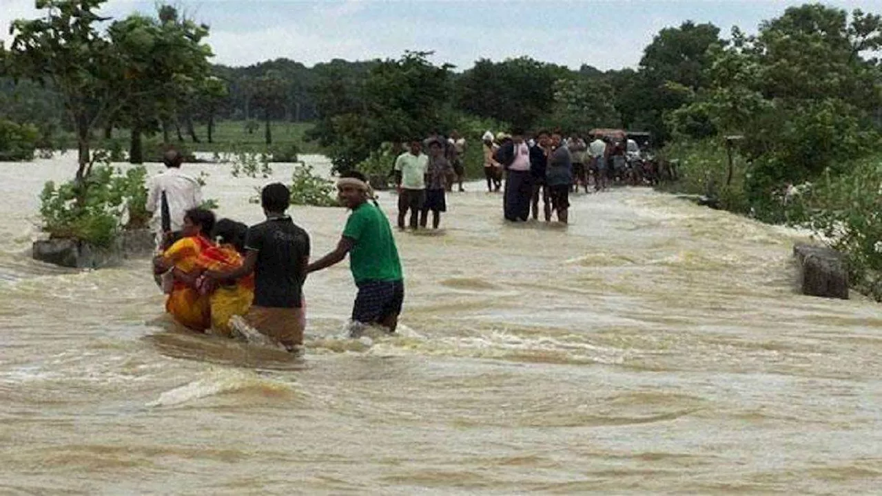 Bihar Floods: बिहार में गंगा, कोसी और पुनपुन नदियों का तांडव, नए इलाकों में घुस रहा बाढ़ का पानी, डूबने से 5 की मौत