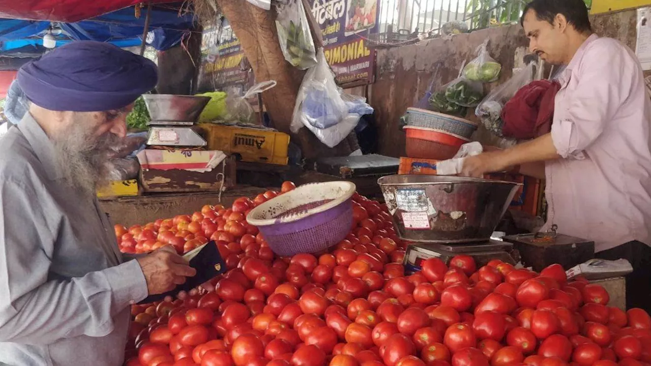 Tomato Price: प्याज के बाद अब टमाटर के दाम चढ़े, क्या फिर जाएगा 100 के पार