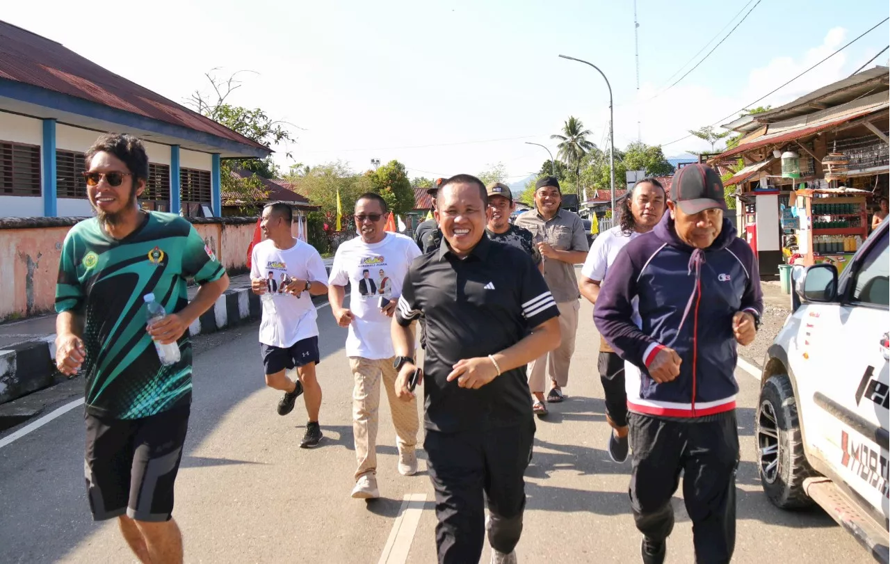 Lari Pagi Bareng Warga, Iksan Baharuddin jadi Rebutan untuk Berswafoto