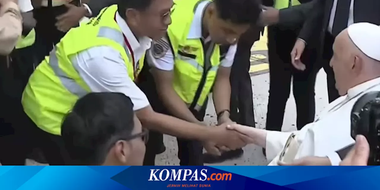 Keramahan Sri Paus Fransiskus Menciptakan Sentuhan Manis di Bandara Soekarno-Hatta