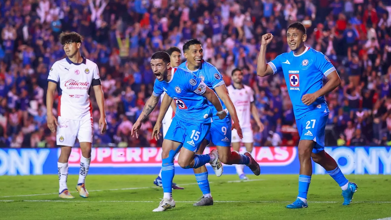 Cruz Azul vence a Chivas y asegura la cima del Apertura 2024 por una semana más