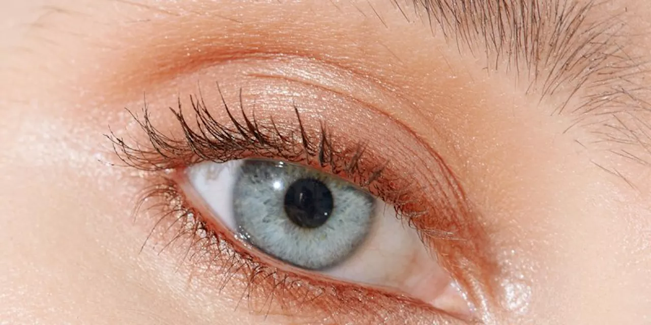 The Only Tip You'll Ever Need To Expertly & Easily Apply Top Eyeliner