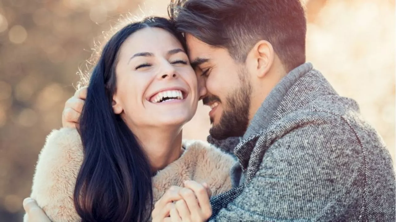 Relationship Tips: लव लाइफ में जान भर देंगी ये छोटी-छोटी बातें, स्ट्रॉंग हो जाएगा रिलेशन