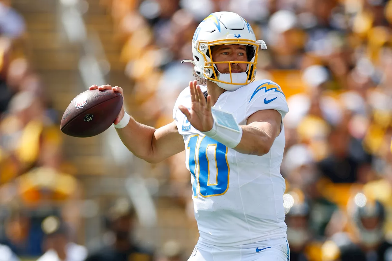 Chargers Star QB Justin Herbert Leaves Game vs Steelers With Apparent Injury