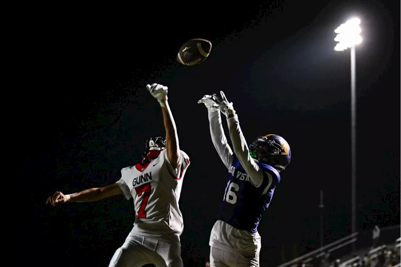 Menlo School Dominates Capuchino in High School Football Showdown