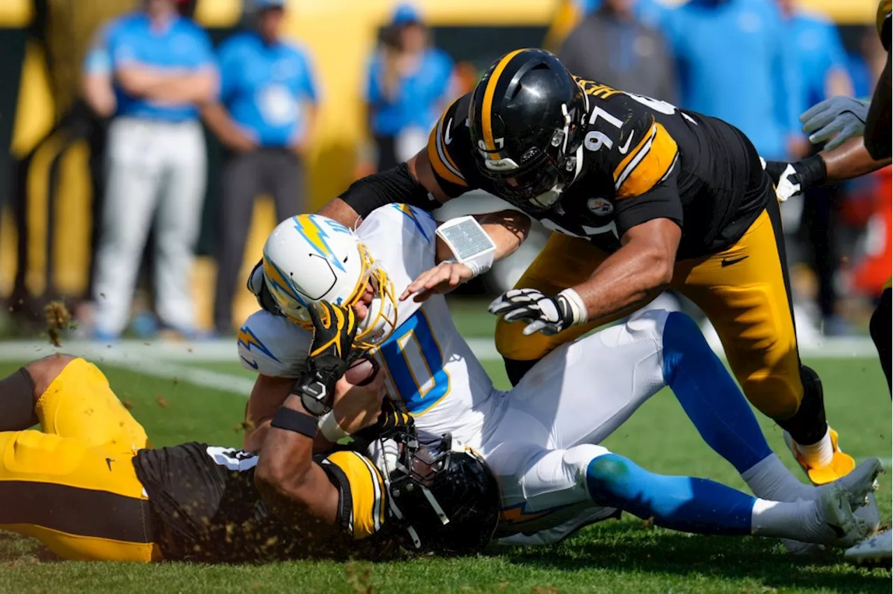 Nick Canepa’s report card: Average performance from QBs, RBs sink Bolts in Pittsburgh