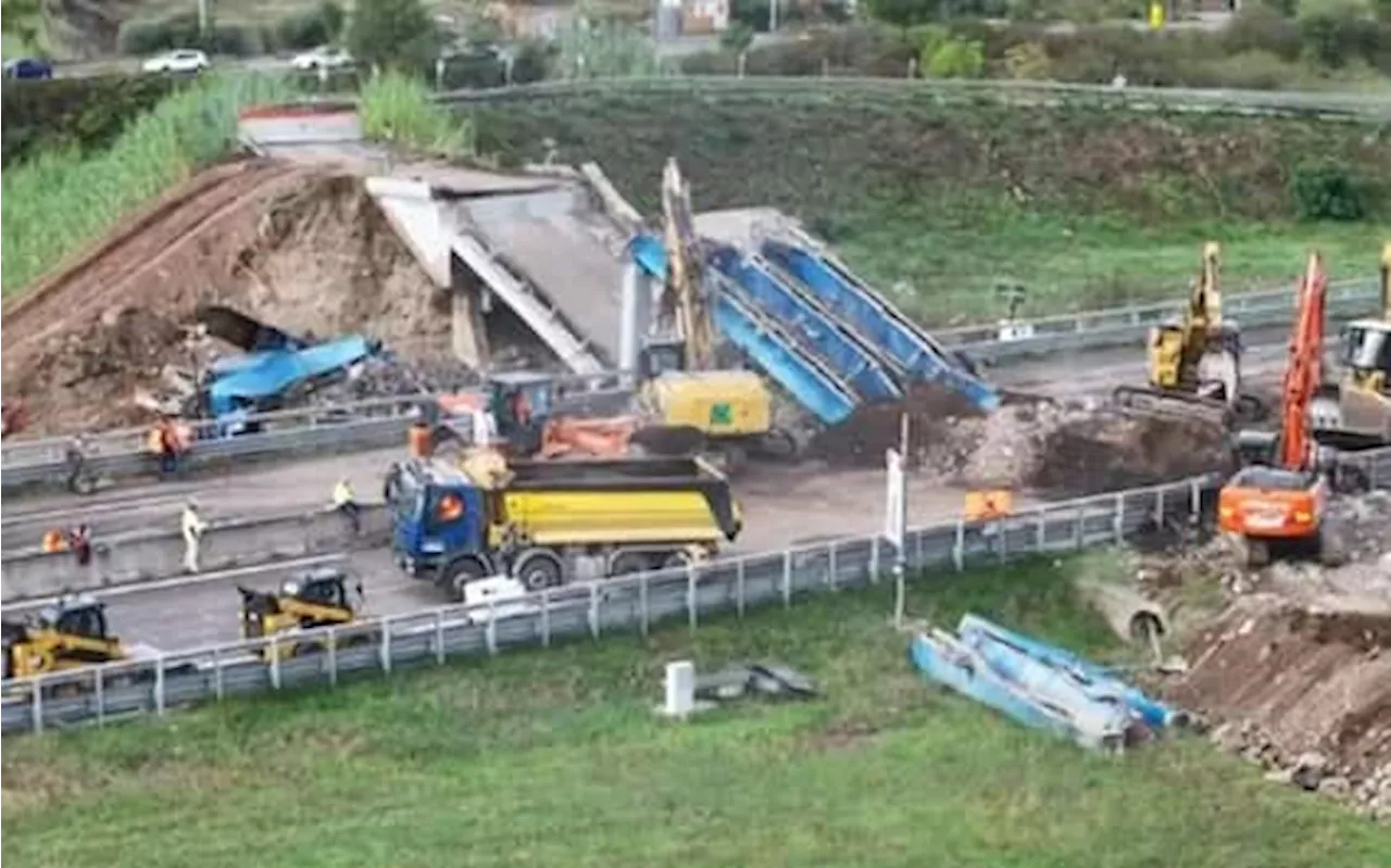 Autostrada A1, crolla un cavalcavia: chiuso il tratto diramazione Roma Sud