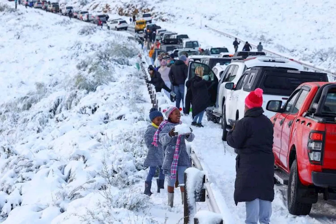 N3 Toll Route Re-opened After Heavy Snow Blankets KwaZulu-Natal