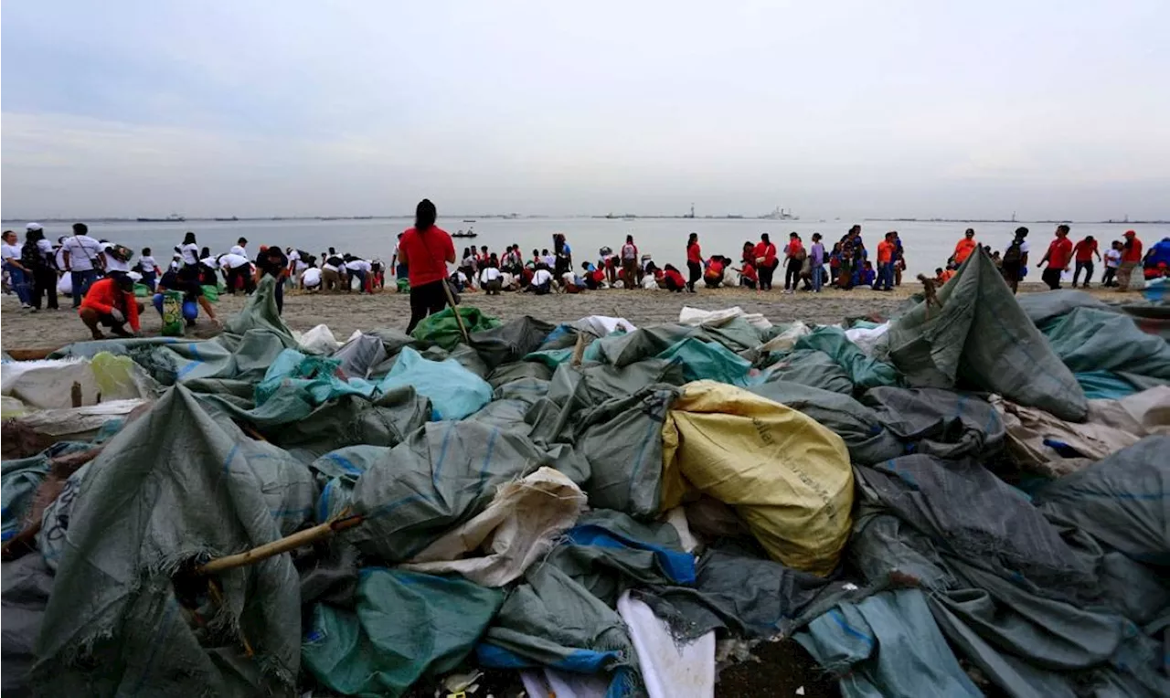 Thousands join coastal cleanup in Cavite