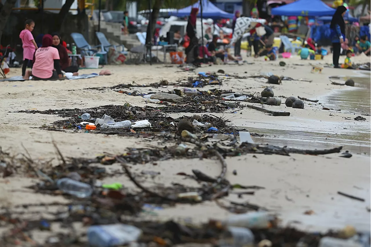 Port Dickson tidak terlepas hadapi masalah sampah hanyut