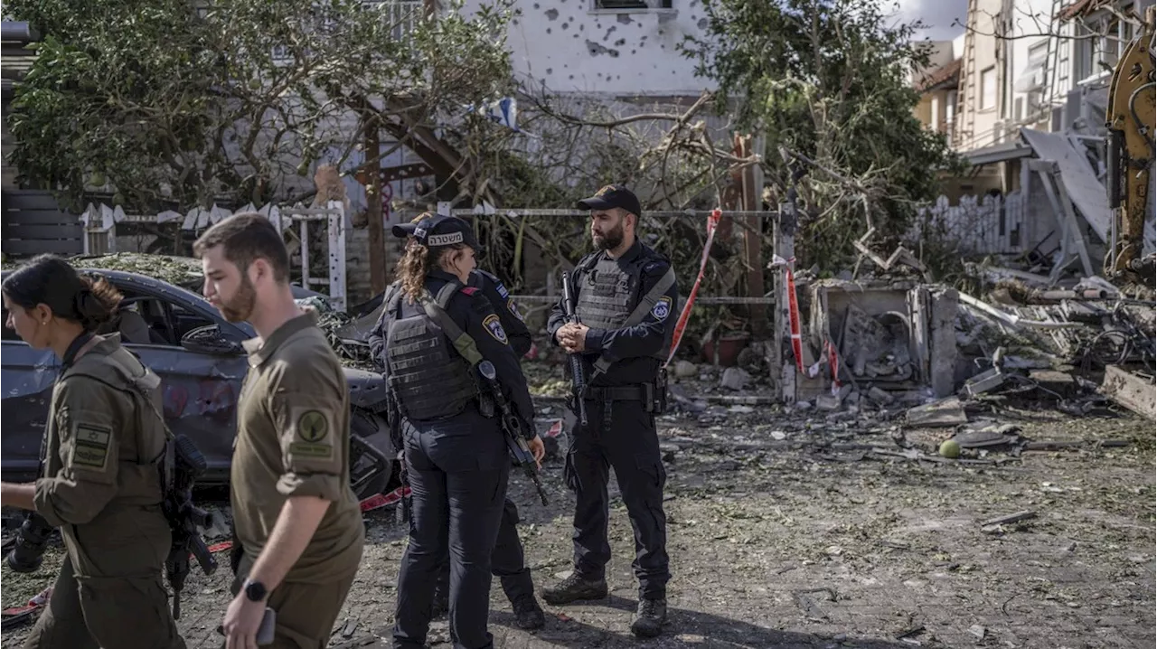 Hisbollah feuert Raketen auf Israel ab, israelische Luftwaffe reagiert mit Luftangriffen