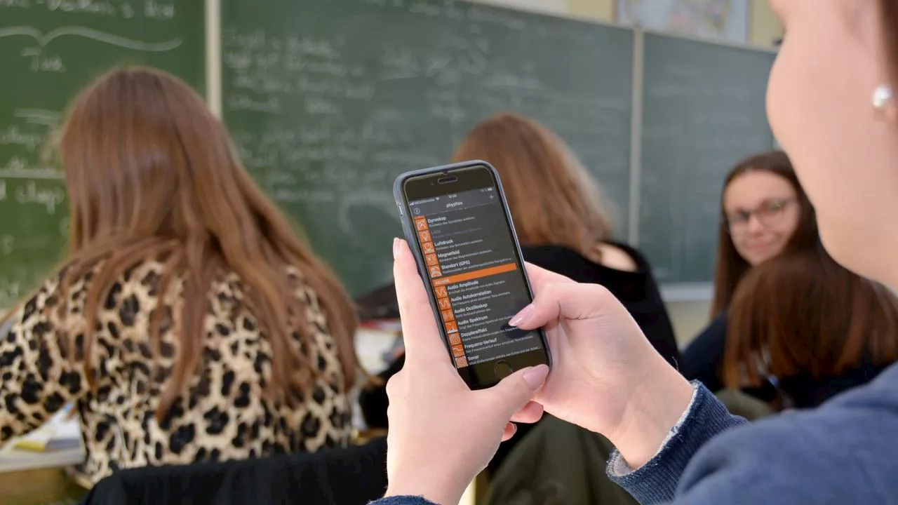 Silke Müllers Warnung: Soziale Medien gefährden Kinder - Handyverbote an Schulen fördern Kommunikation