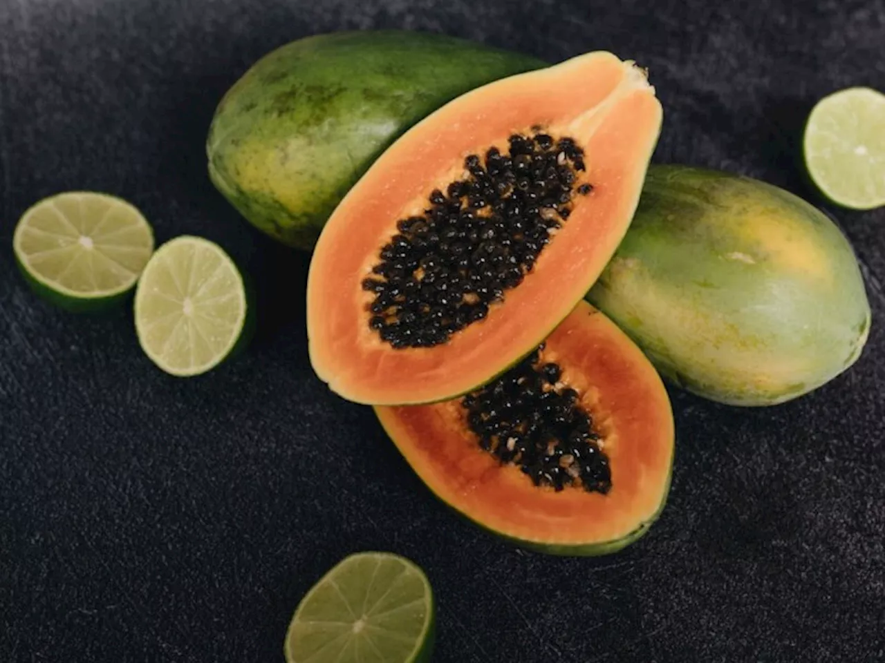 Papaya: પપૈયાની સાથે ભૂલથી પણ ન ચાખો આ વસ્તુઓ, પેટમાં બની શકે છે ગેસ