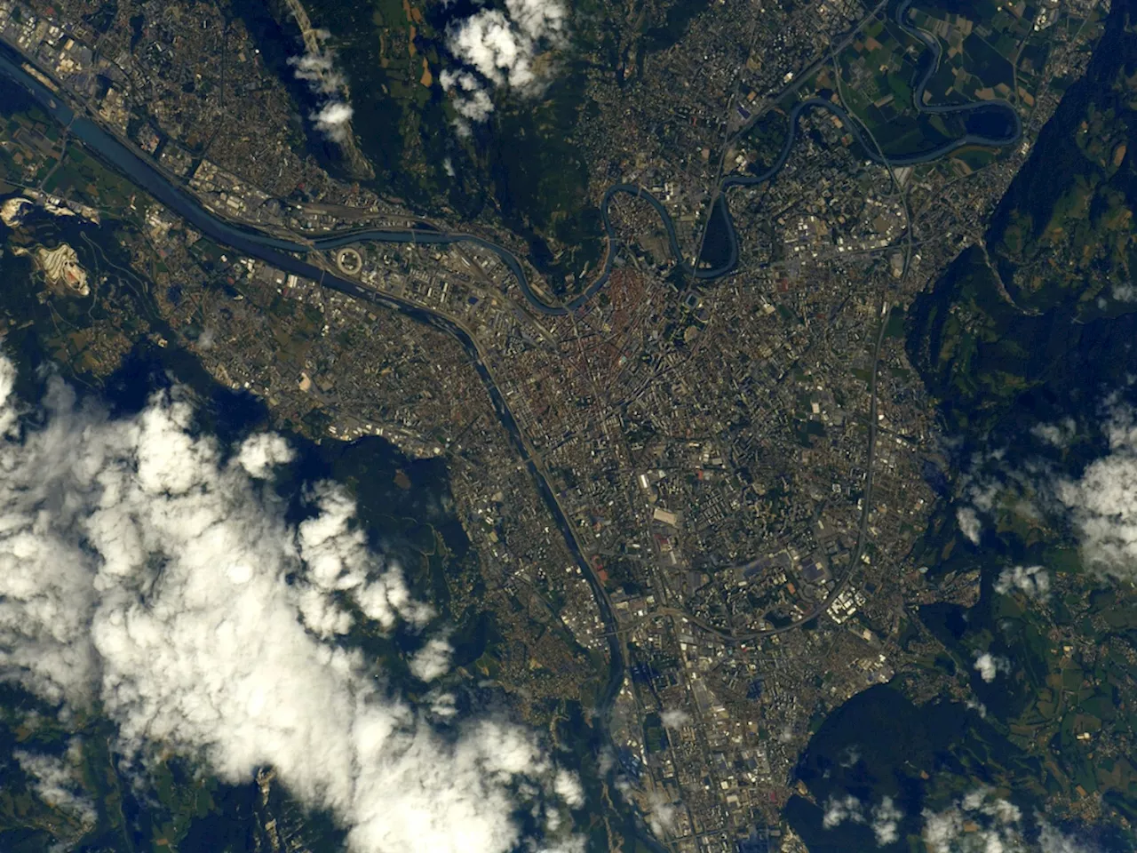 Une vue unique sur Grenoble depuis l'espace