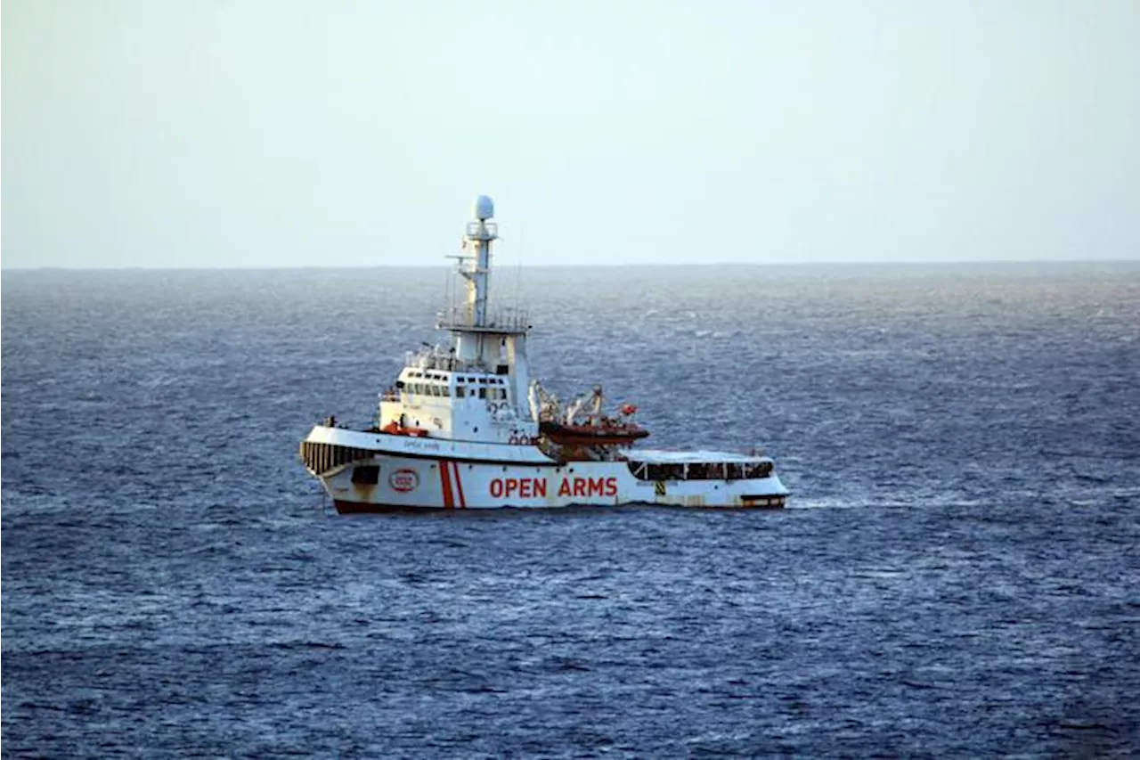 Migrant landings on Lampedusa surge, 750 people at hotspot